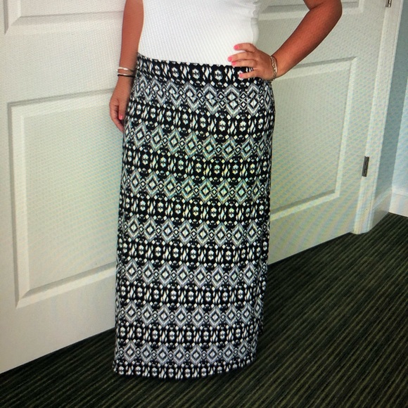 Black and white maxi skirt - Picture 2 of 2